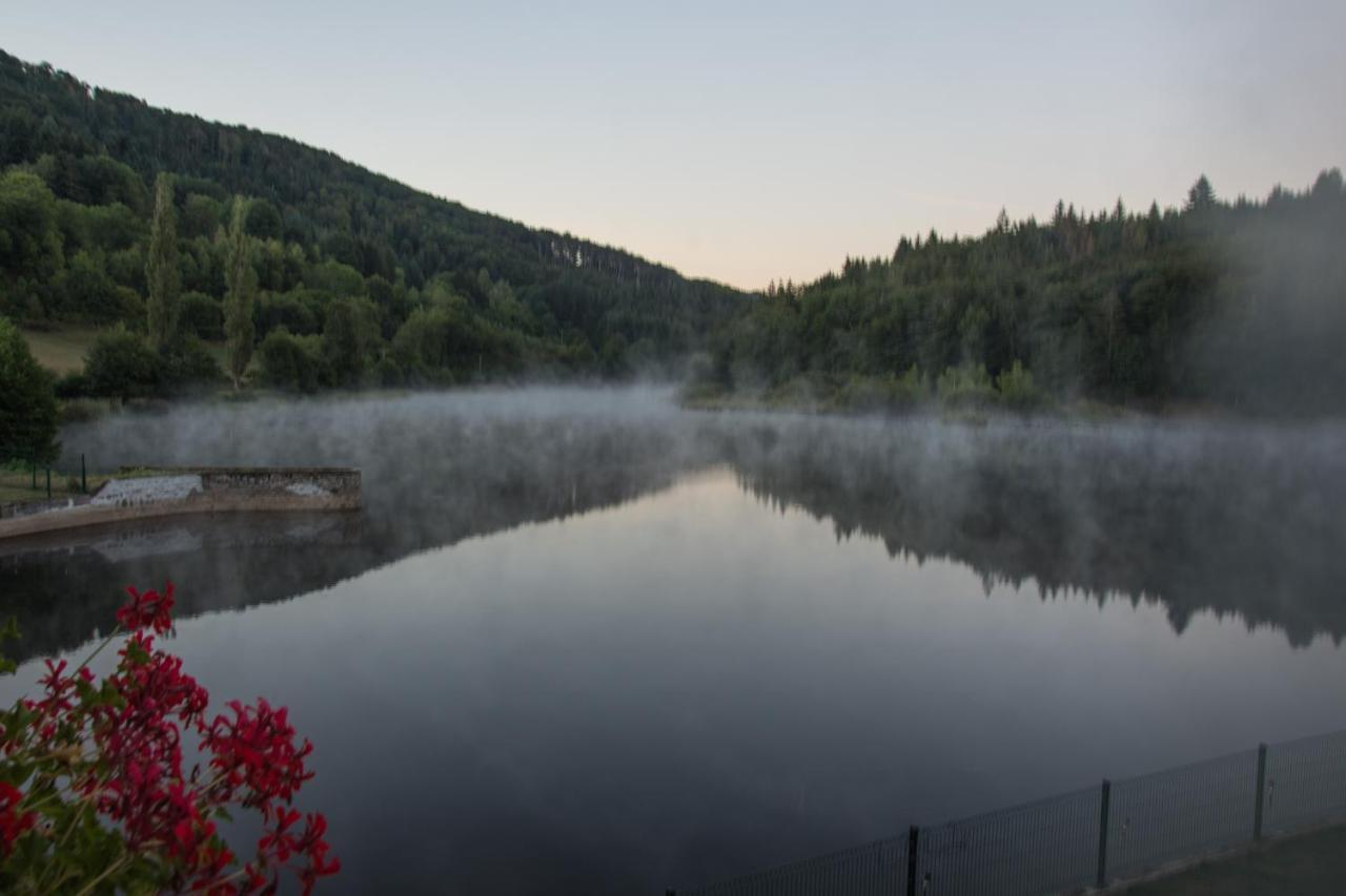 Le Lac Des Moines Condat  Exterior photo