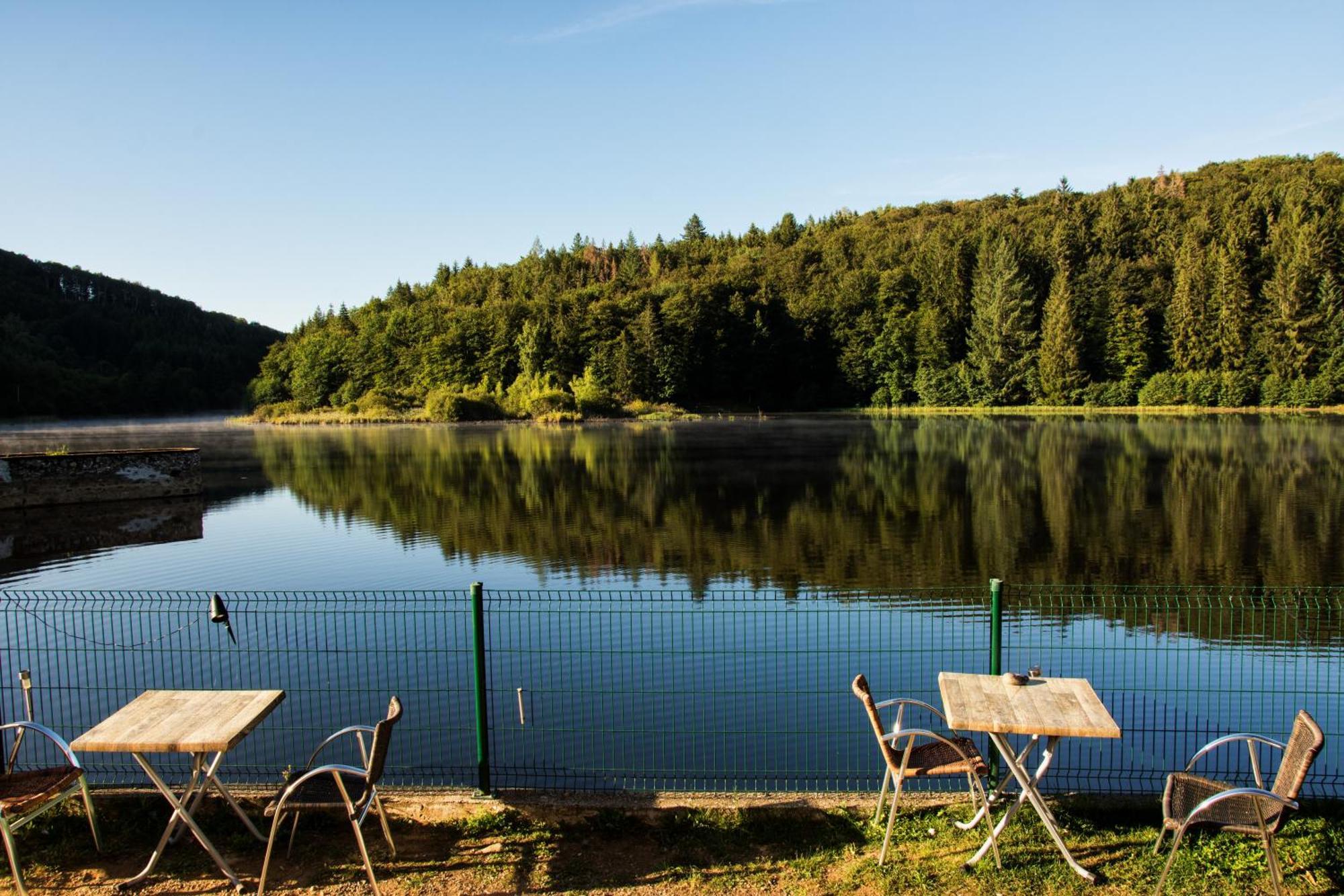 Le Lac Des Moines Condat  Exterior photo